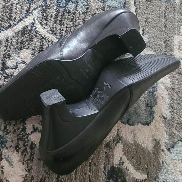 Shoes - Picture 3 of 4